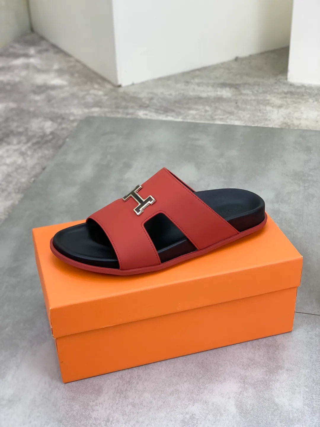 Men's shoes 💰P440 New [HERMES] high-end quality new Hermès slippers, made of imported calfskin, wear-resistant and non-slip rubber outsole. Fashionable and elegant code number: 39-44 (38 45 46 customized)